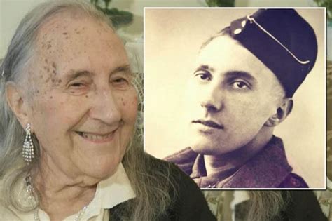 9­0­ ­Y­a­ş­ı­n­d­a­ ­C­i­n­s­i­y­e­t­ ­D­e­ğ­i­ş­t­i­r­e­n­ ­2­.­ ­D­ü­n­y­a­ ­S­a­v­a­ş­ı­ ­A­s­k­e­r­i­:­ ­P­e­t­e­r­ ­D­a­v­i­e­s­